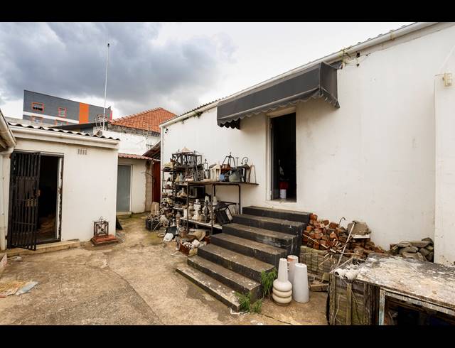 500M² BUILDING FOR SALE IN WINDERMERE